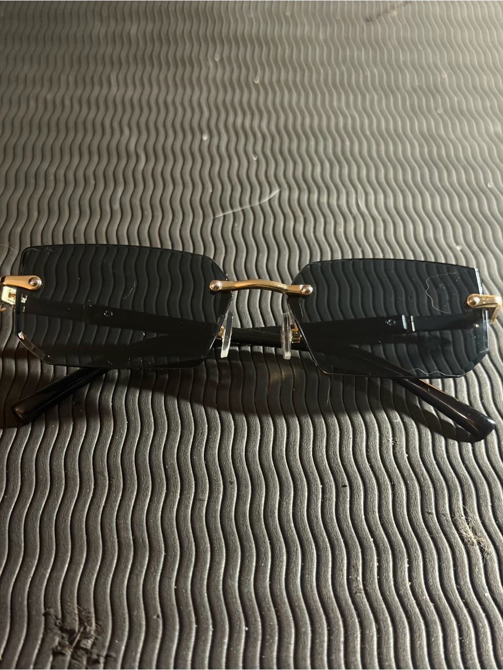 Men's Black Rimless Sunglasses with Gold Bridge New Wirgxmm